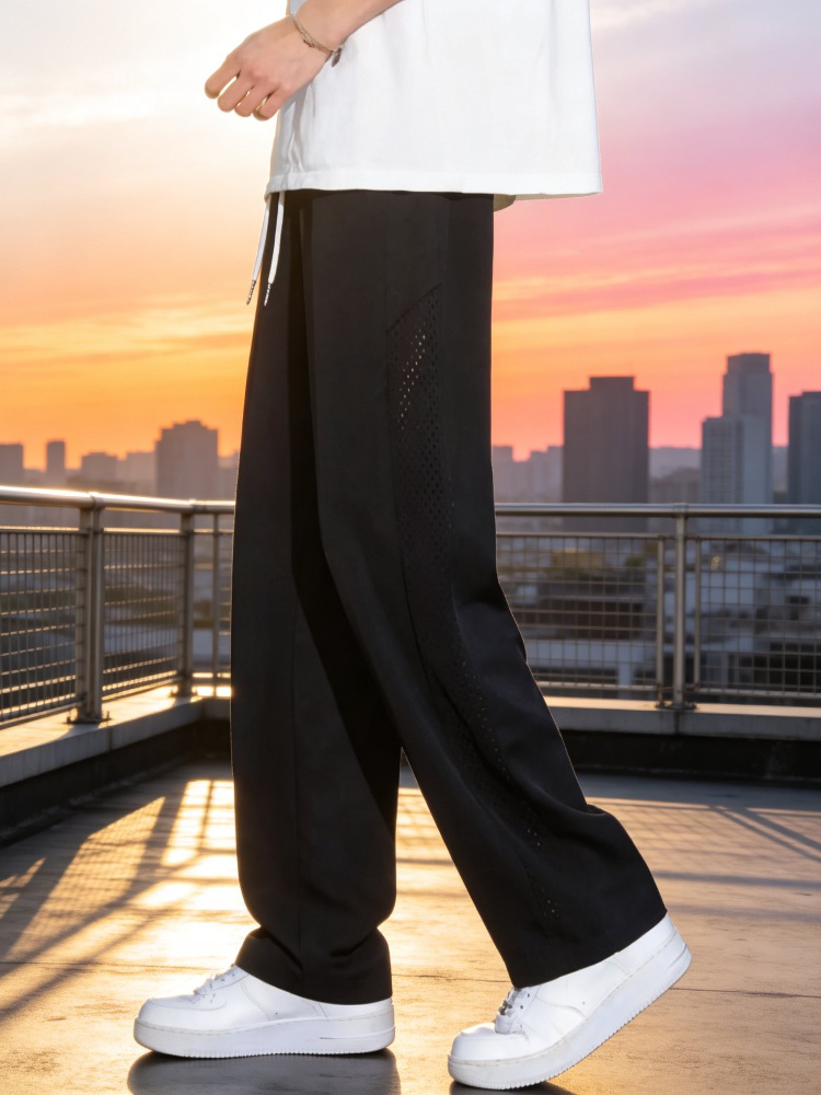 실내외 착용 가능한 남성 냉감 팬츠