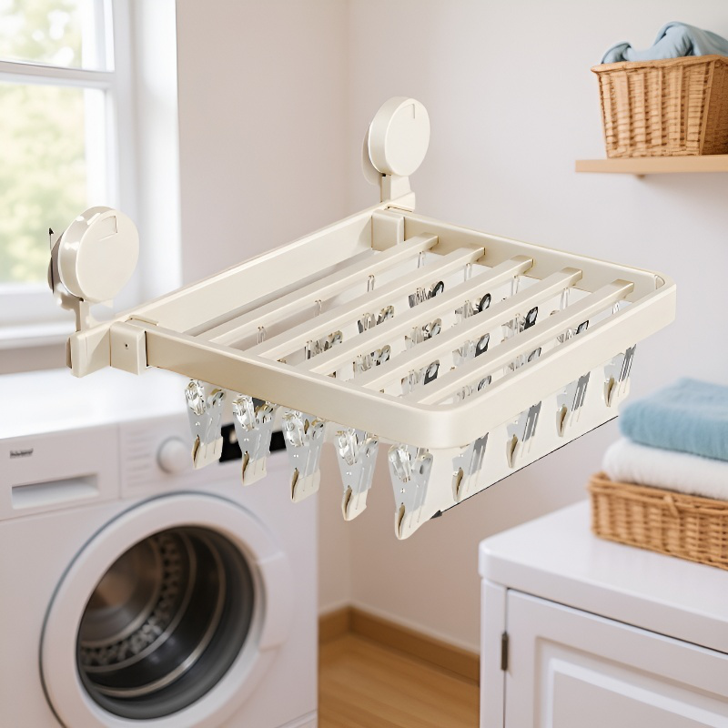 베란다 창문에 붙인 양말 건조대