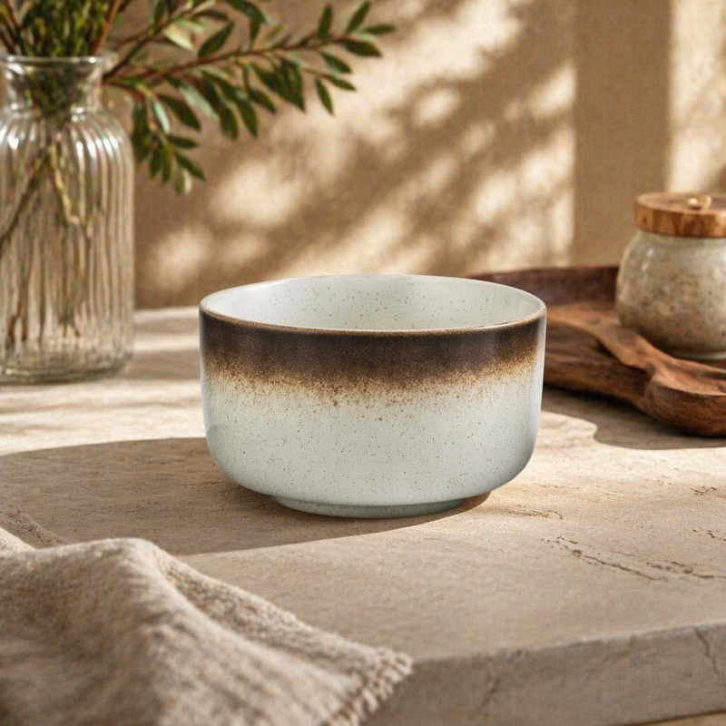 Japanische Frühstücksschale in minimalistischem Design