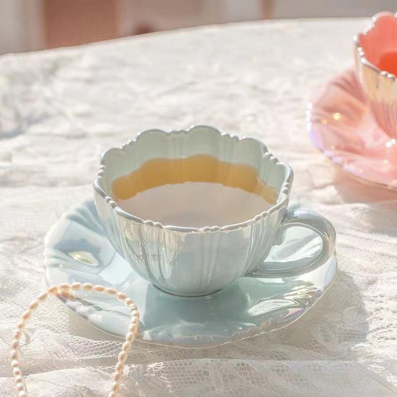 blütenblattförmige Kaffeetasse