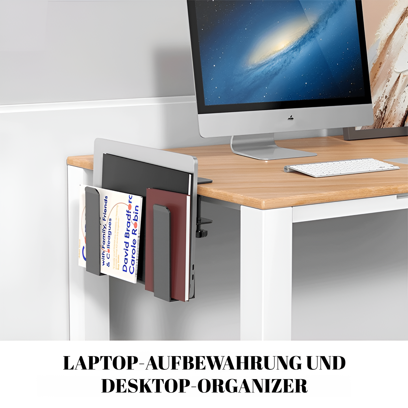 Verstellbarer seitlicher Laptopständer auf einem modernen Schreibtisch