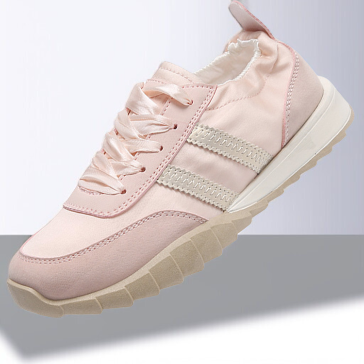 히든 키높이 디자인의 여성 운동화