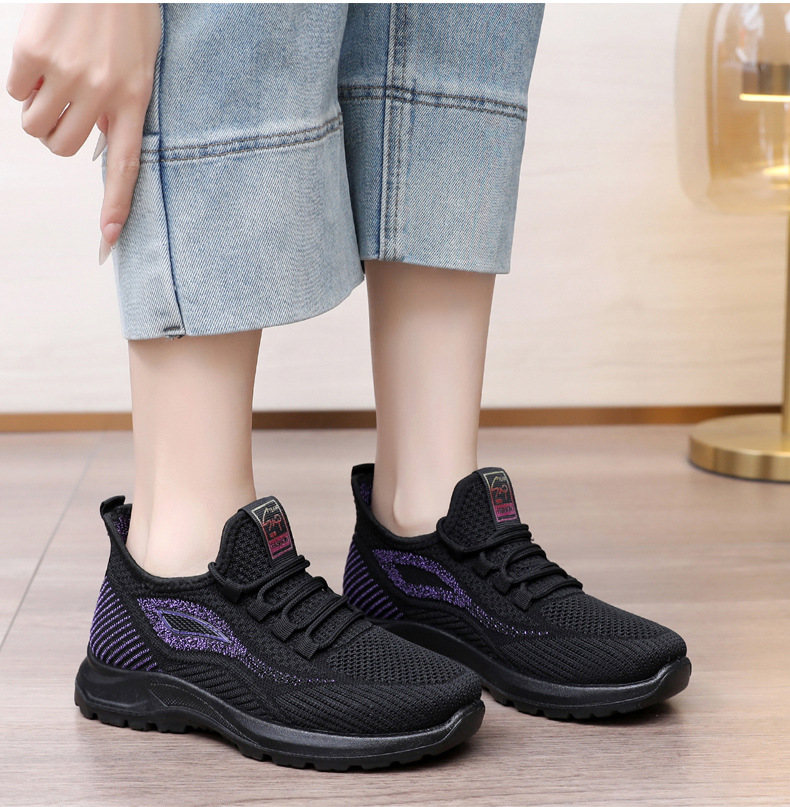 足に優しいクッション性抜群のウォーキングシューズ