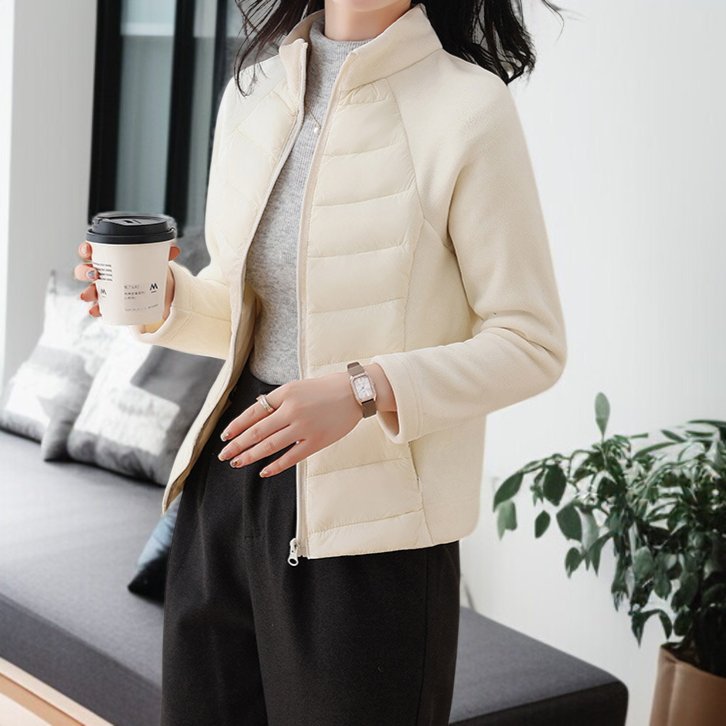 아웃도어 활동에 적합한 여성 트레이닝 패딩 디테일