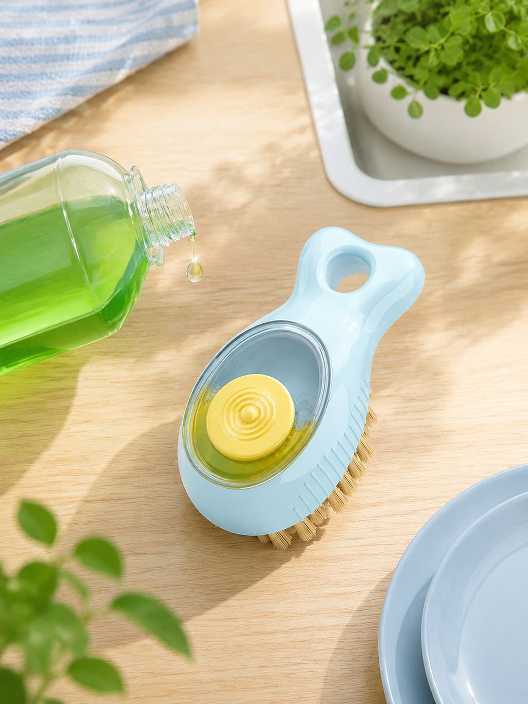 Easy-to-use sink gap cleaning brush