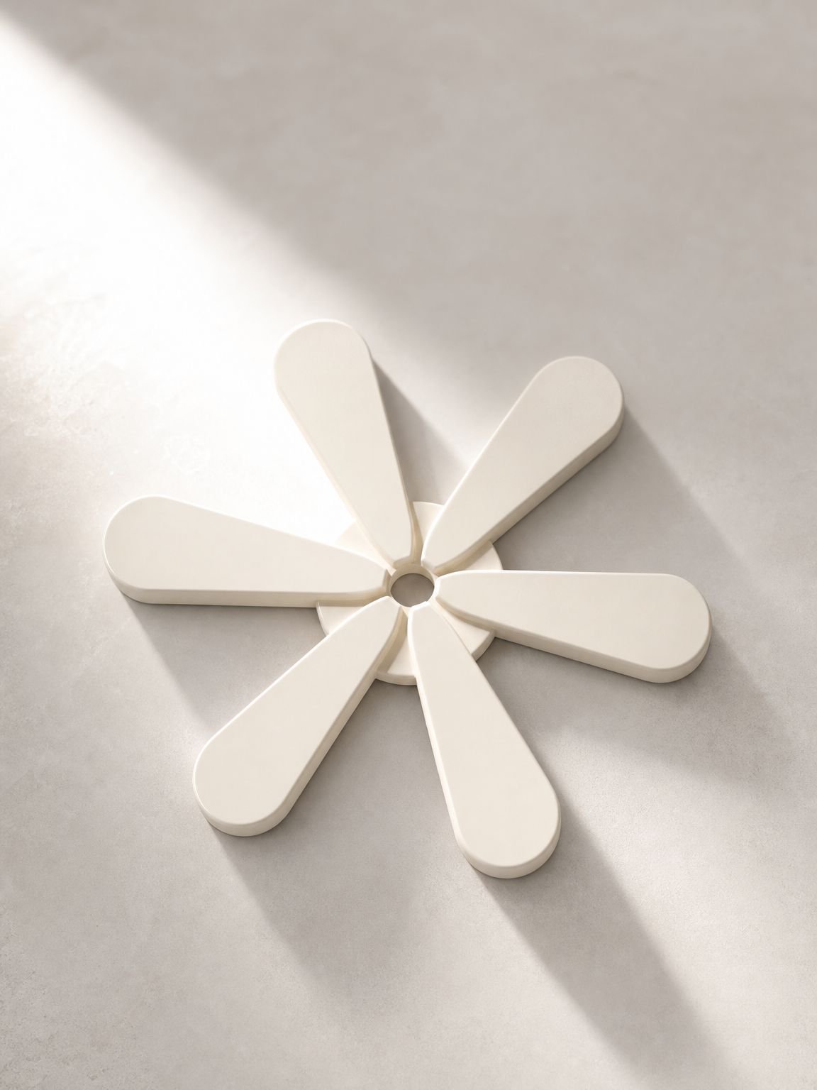 Set de table en silicone protégeant une table contre la chaleur