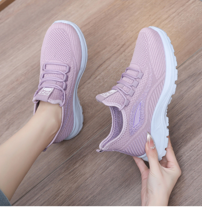 軽量で快適なウォーキングシューズ横からの写真