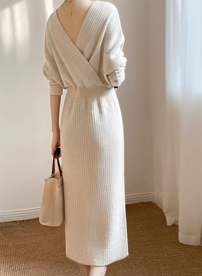 包臀シルエットが美しい韓国ファッションワンピース