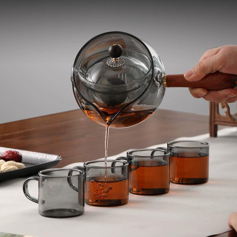 ガラス製の回転式ティーポット