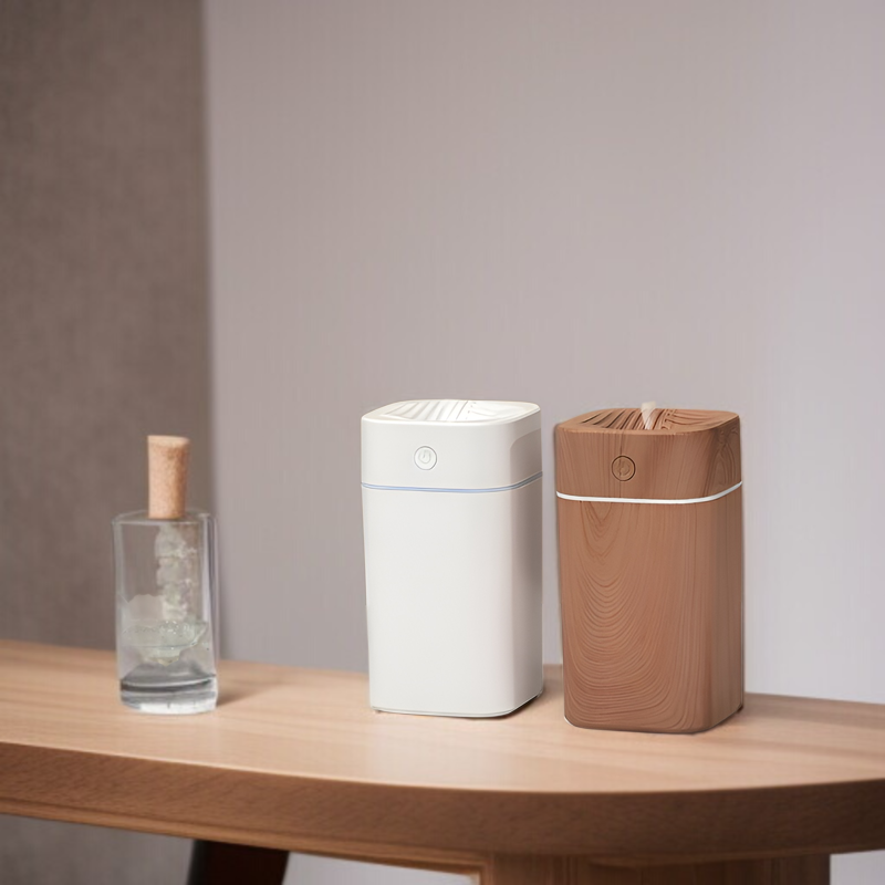 高ミスト出力を示す加湿器の動作写真