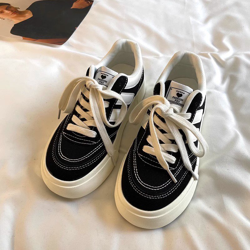 トレンド感溢れるレディースカジュアルシューズ