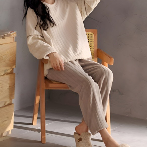 暖かいコーラルフリース素材のレディースパジャマ詳細