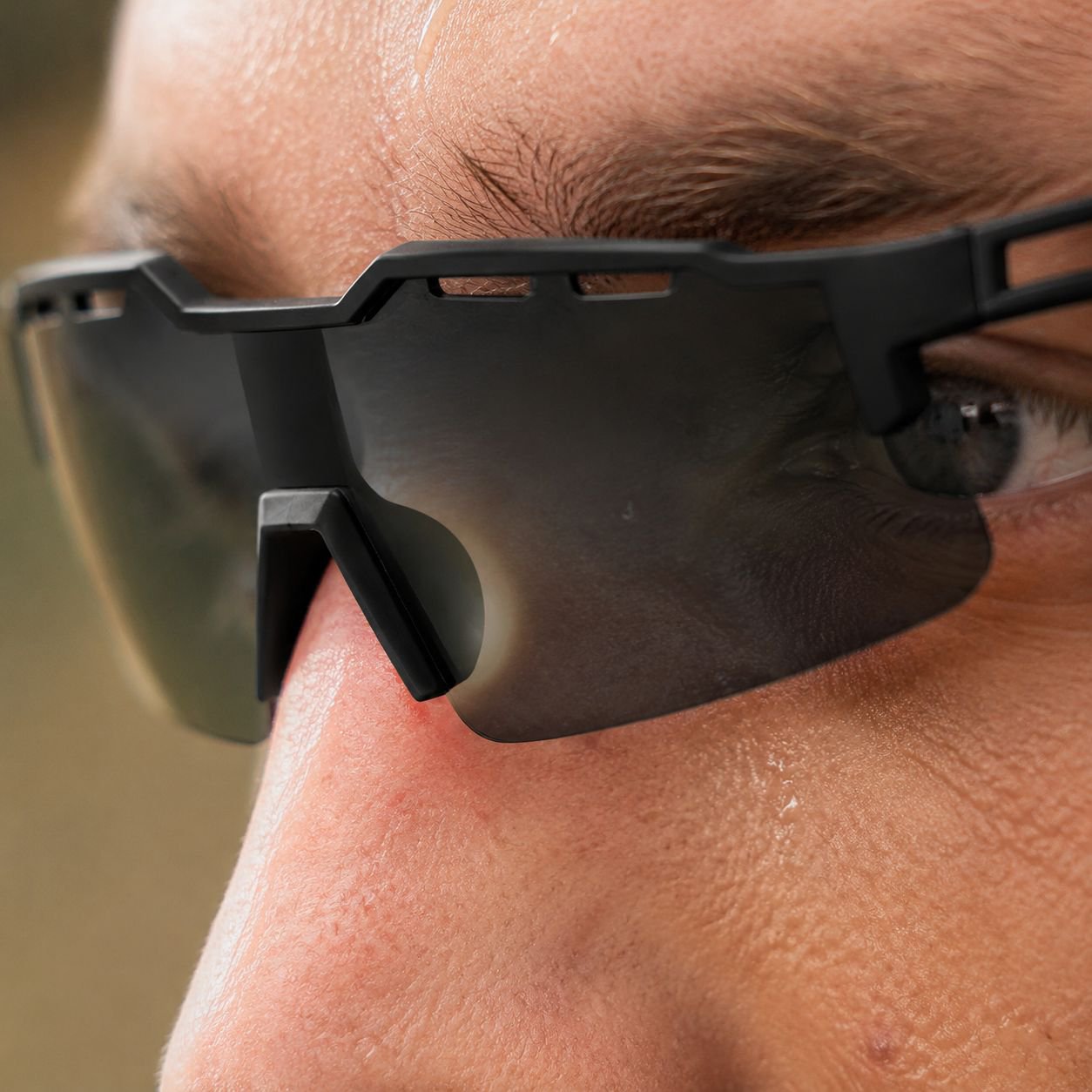 Sportliche Fahrradbrille mit robustem Halbrand