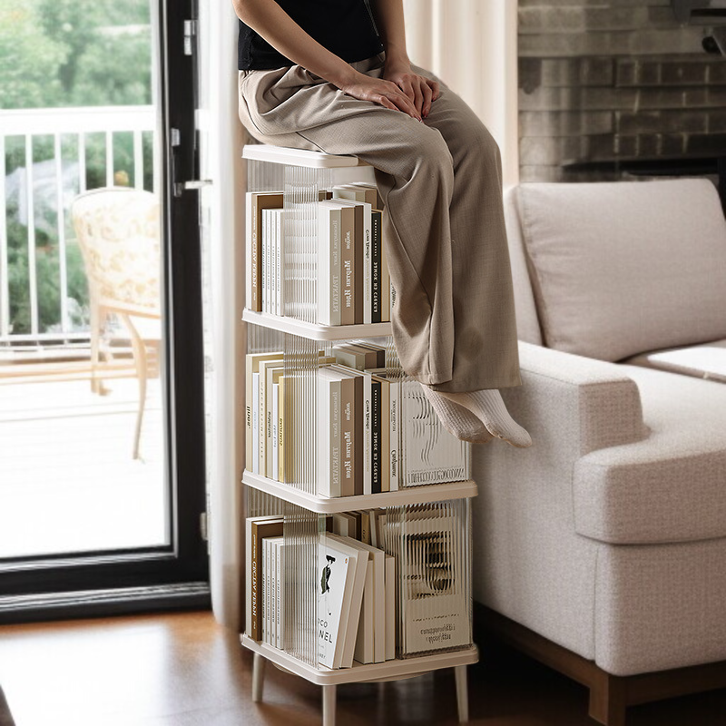 책과 장식품을 수납한 다층 선반