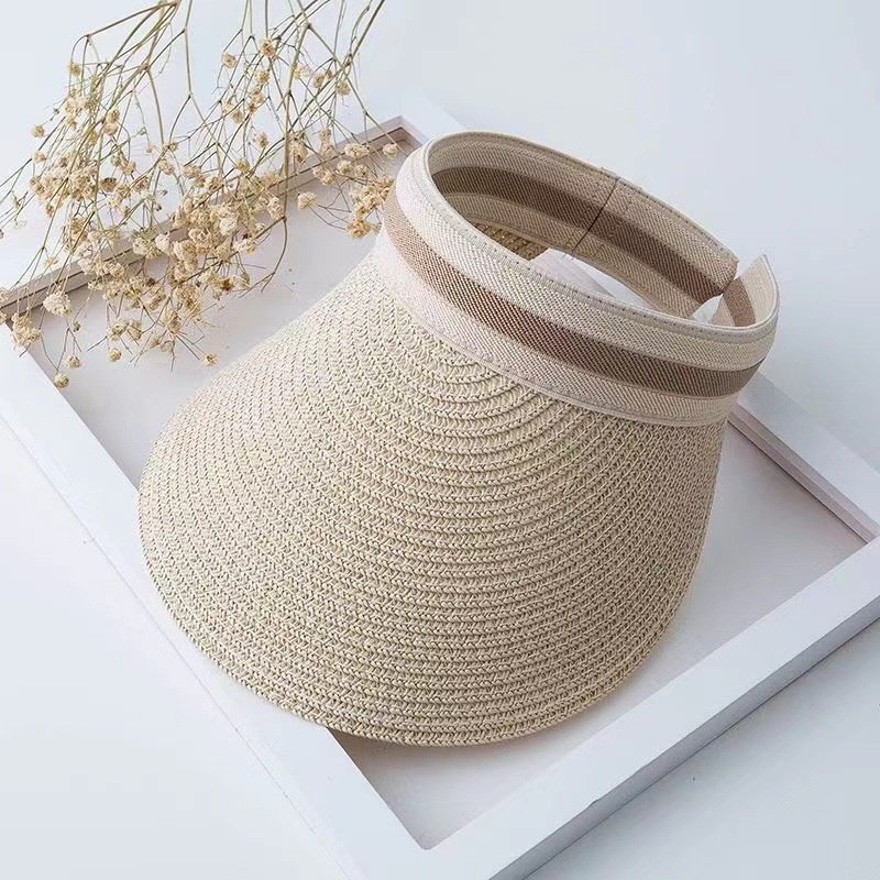 หมวกปีกกว้างกันแดดทำจากฟางราฟเฟีย