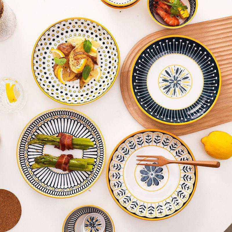 Gravierte Keramikschale und -teller