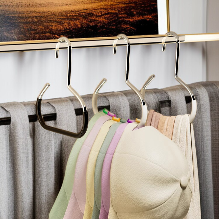 다양한 소품을 깔끔하게 정리하는 수납선반