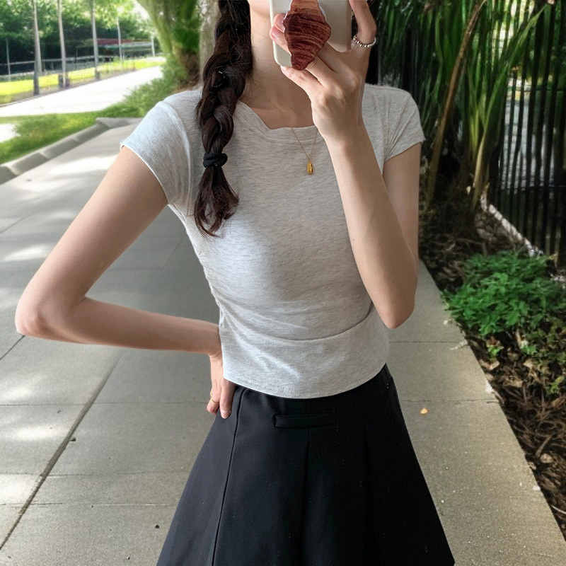 小柄女性向けソルトスタイル肩正しいフリル袖トップス・夏のドーパミンコーデ・スリム見えデザイン丸首シャツ