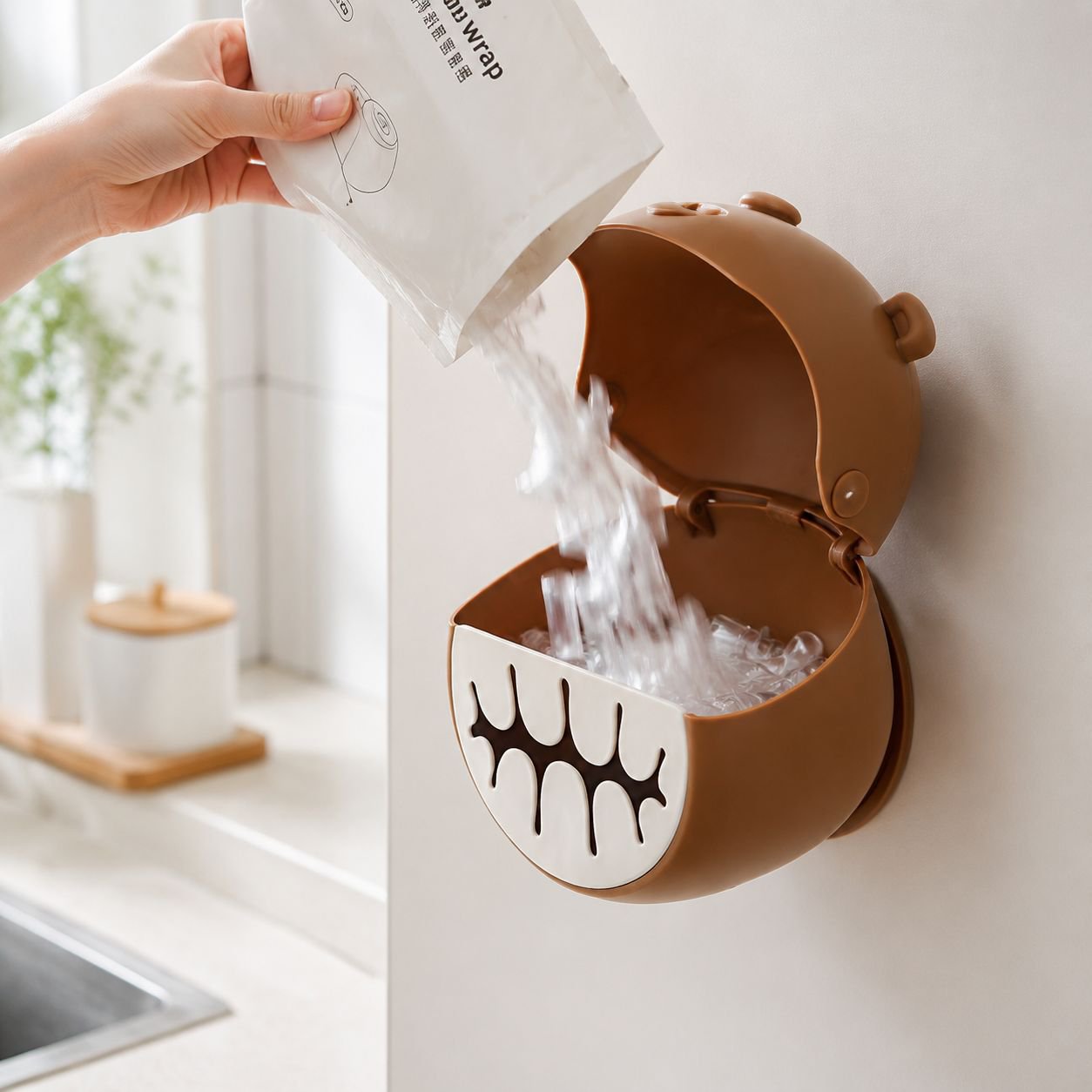 Platzsparende Folienaufbewahrung im niedlichen Bär Design