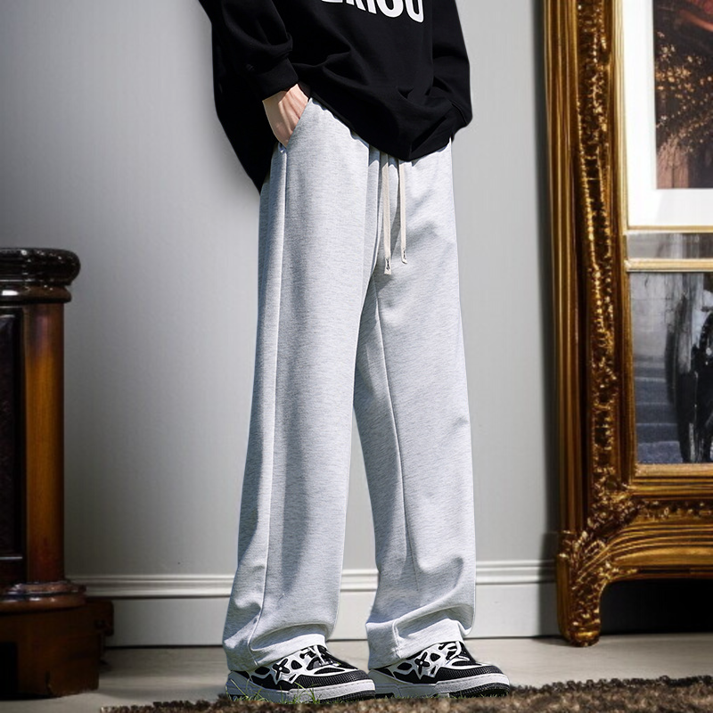 快適な履き心地のストレートパンツデザイン