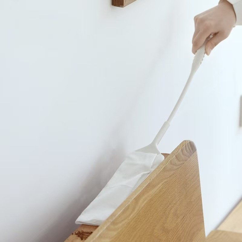 Bed crevice cleaning vacuum cleaner