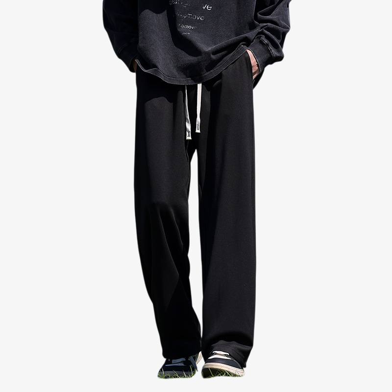 カジュアルにも使えるワイドトレーニングパンツ