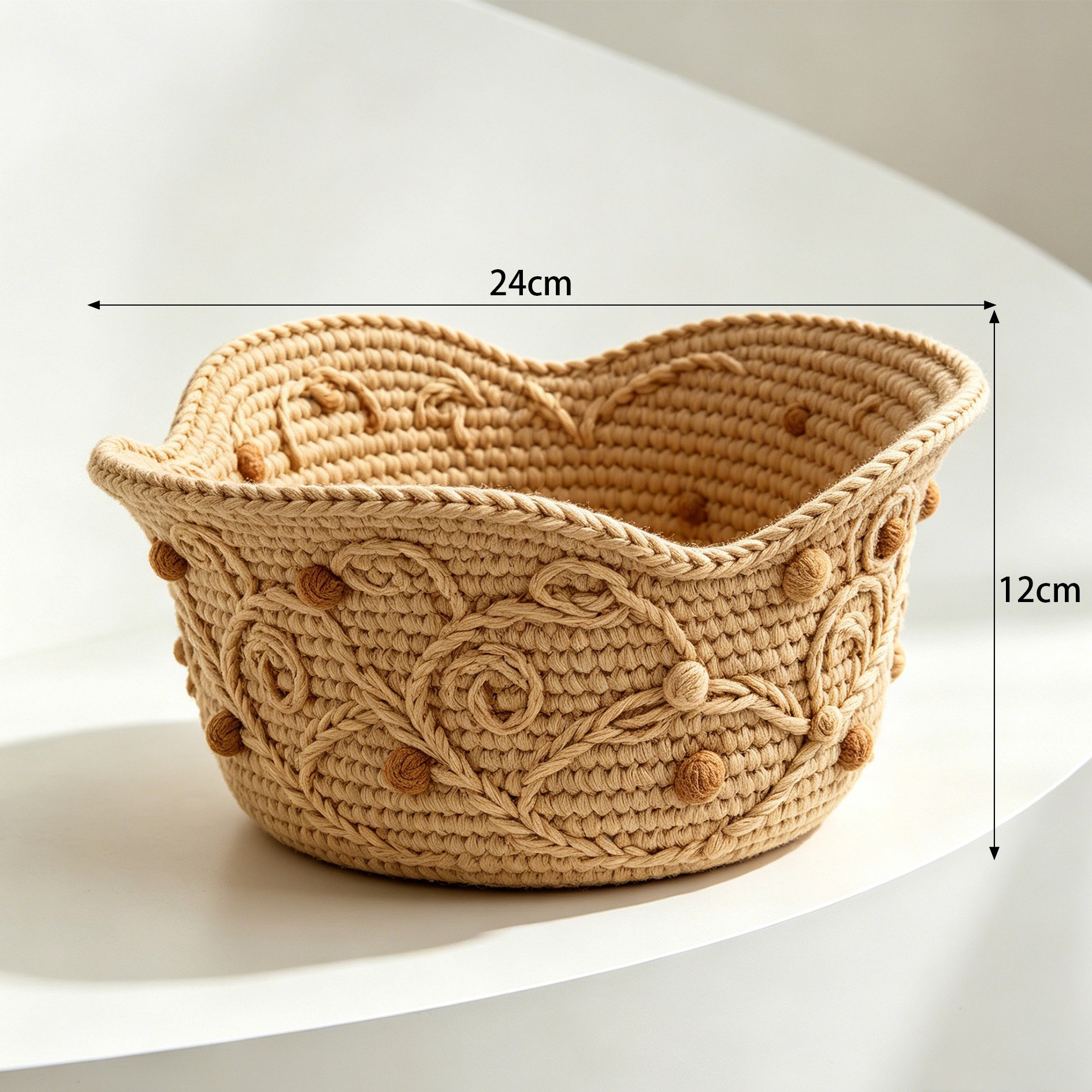 小物を収納した手作りバスケット