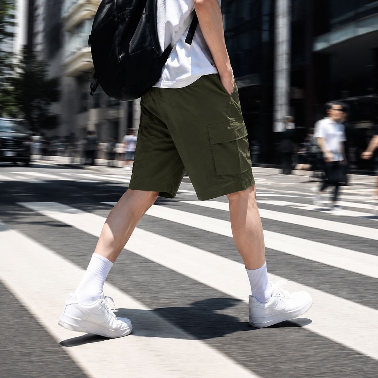 남자 여름 얇은 5부 팬츠 착용 이미지