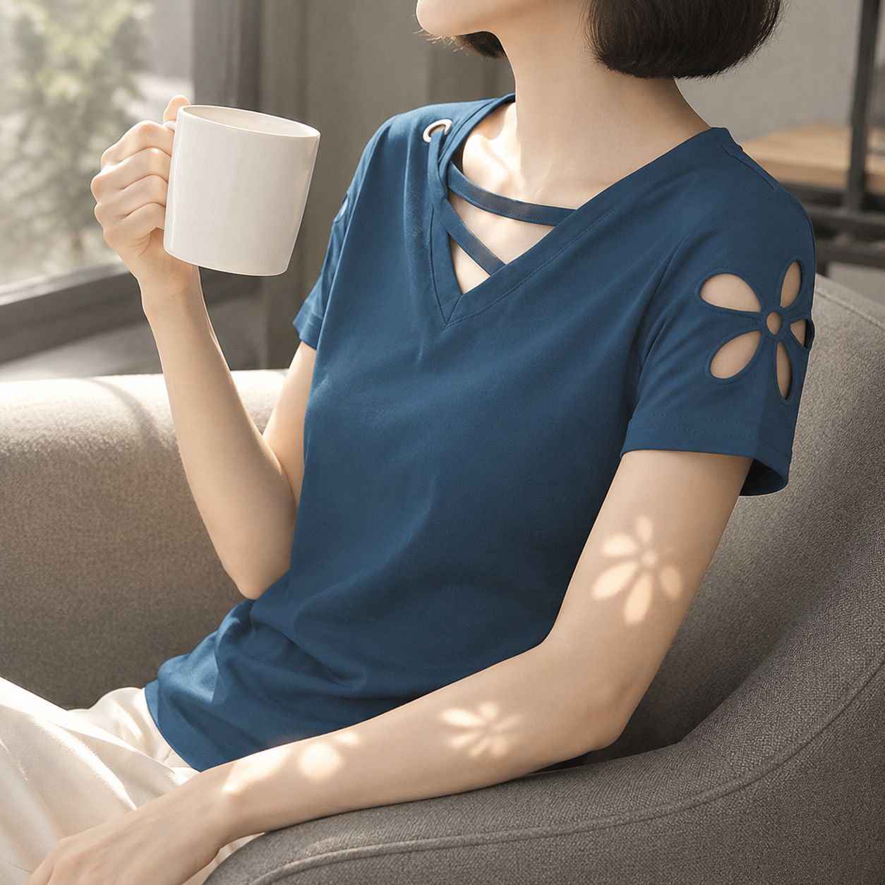 夏用刺繍入り透かし彫りVネックゆったりレディース半袖Tシャツ
