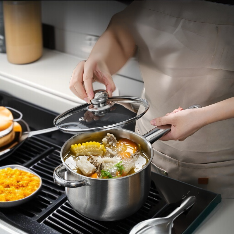 다용도 찜기 주방에서 사용하는 모습