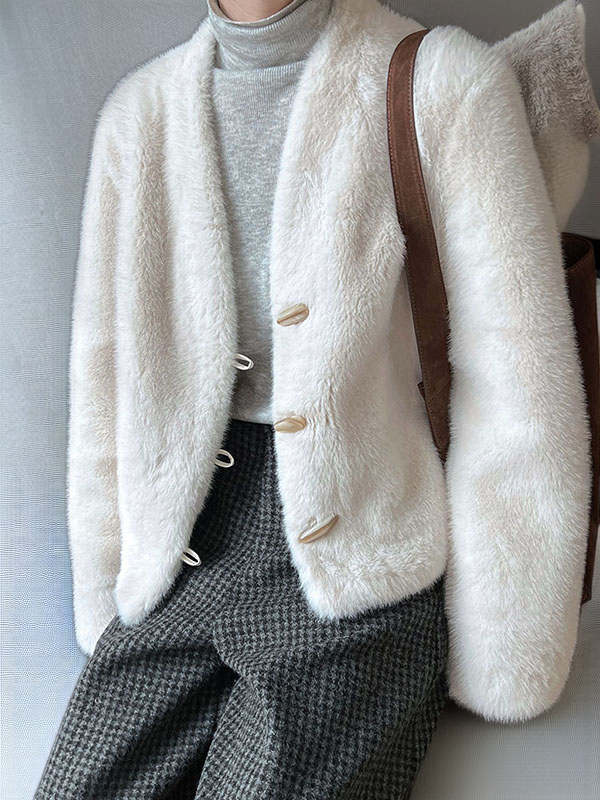 겨울 패션에 어울리는 여성 시어링 코트