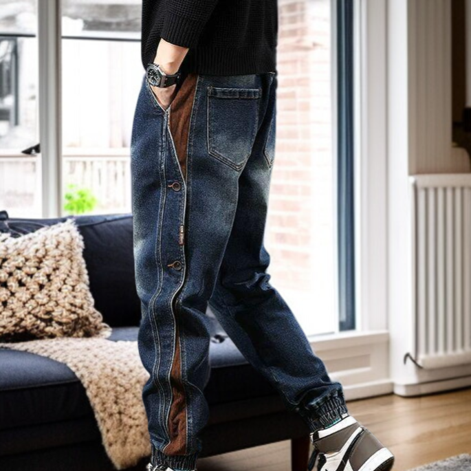 カジュアルジョガーデニムパンツのバックスタイル