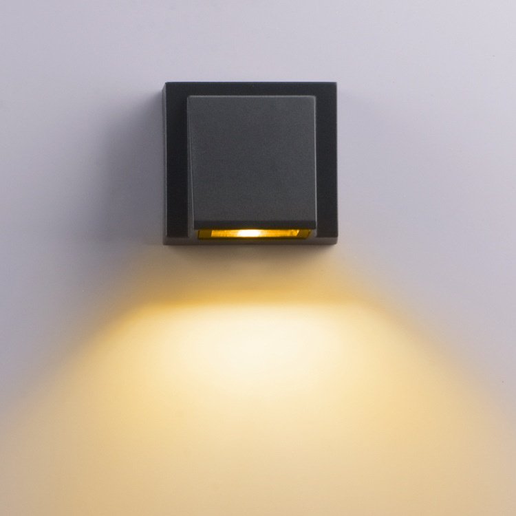 Modern minimalist wall lamp