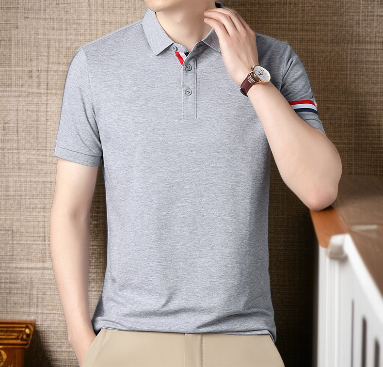 여름 남자 반팔티셔츠 착용 이미지