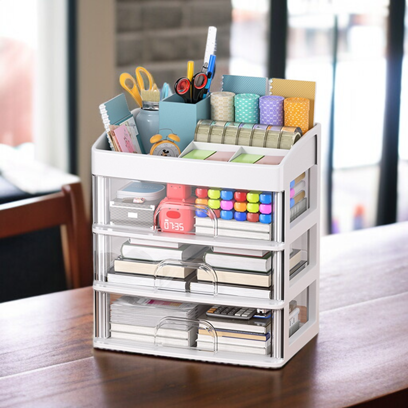 文具や小物を整理する収納キャビネット