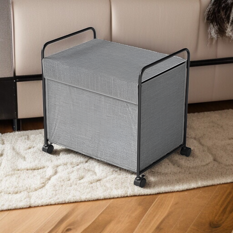 キャスター付きで移動が簡単な収納ボックス