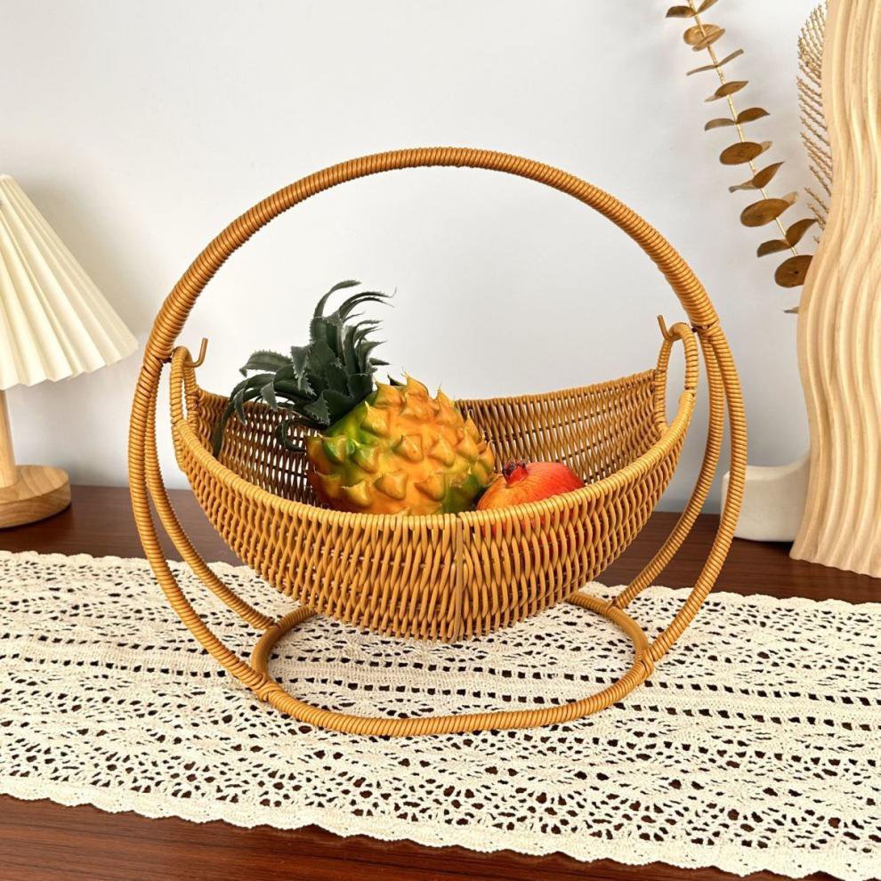 Cama elevada para gatos con diseño elegante de ratán