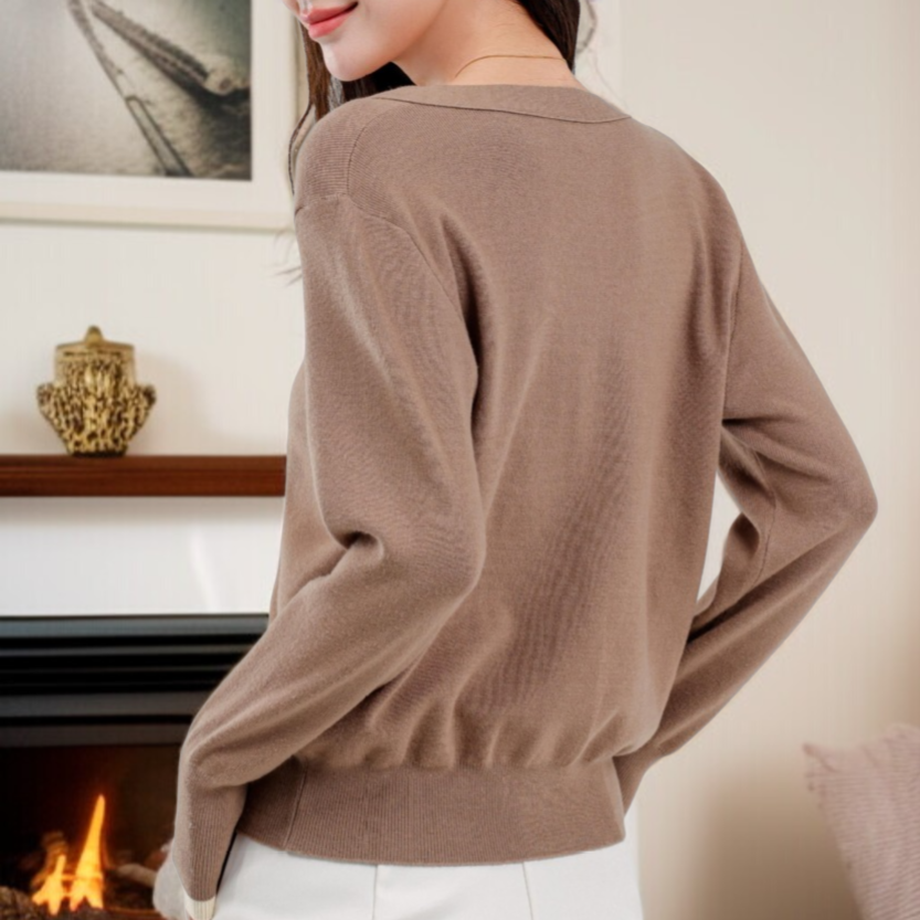 페이크 투피스 디자인의 여성 니트