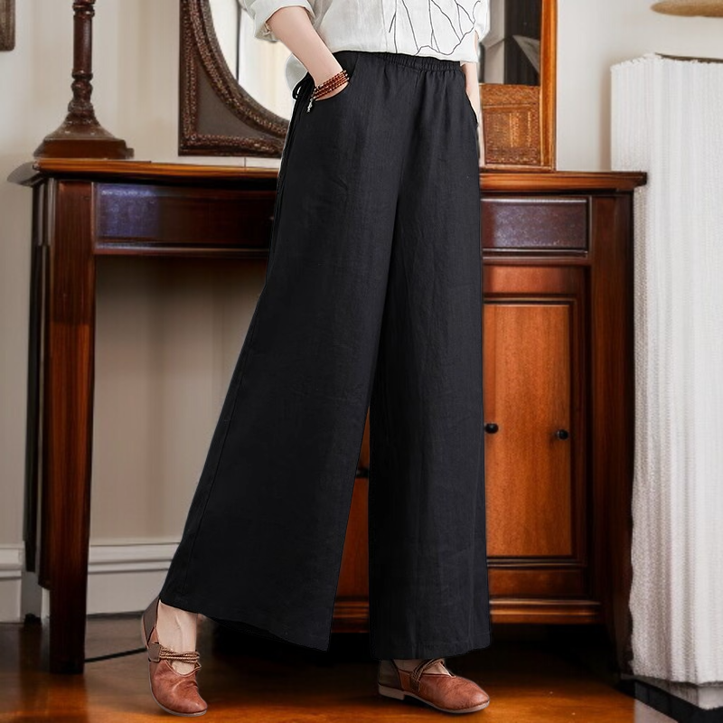 드롭 스타일 와이드 팬츠의 옆모습