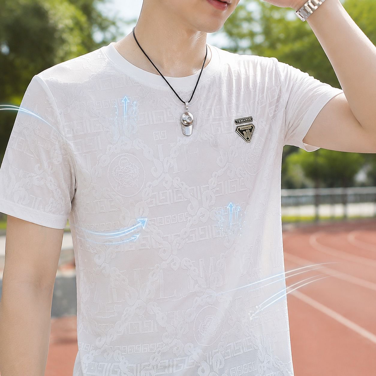 夏にぴったりの冷感半袖Tシャツ
