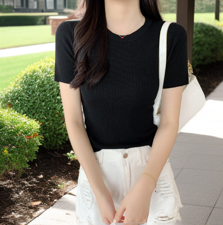 春夏にぴったりなニットTシャツとレギンスのコーデ例