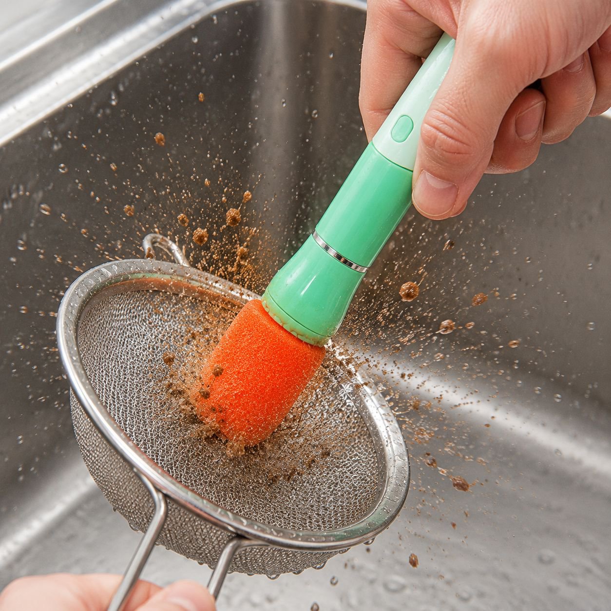 Long manche pratique pour atteindre le fond des gobelets