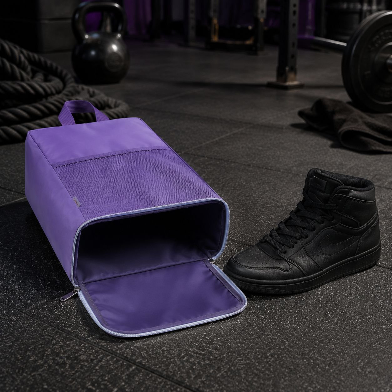 Durable sports shoe bag with easy-carry handle