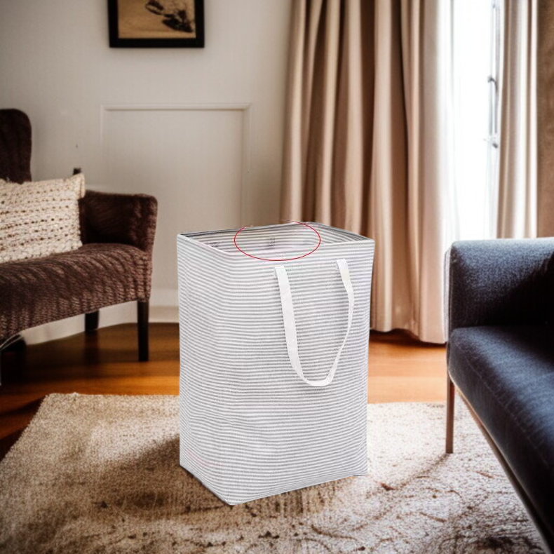 옷을 담은 패브릭 세탁 바구니