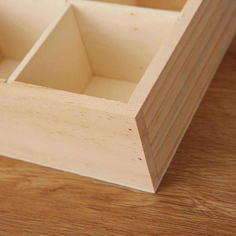 4つの仕切りがある収納ボックス