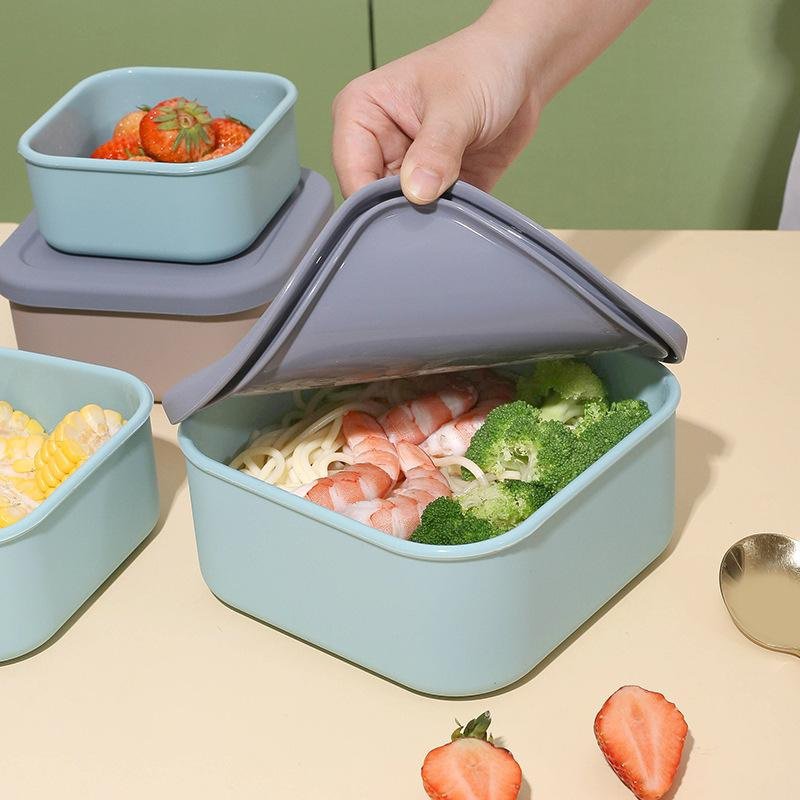 Silicone food storage container with lid