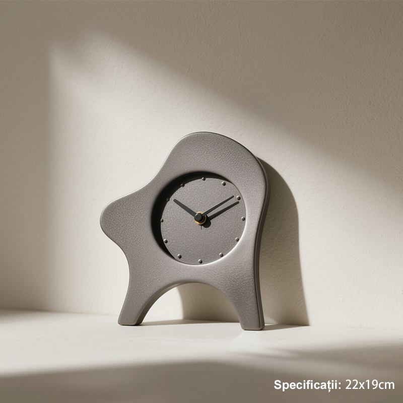 Ceas minimalist gri pentru decorarea livingului