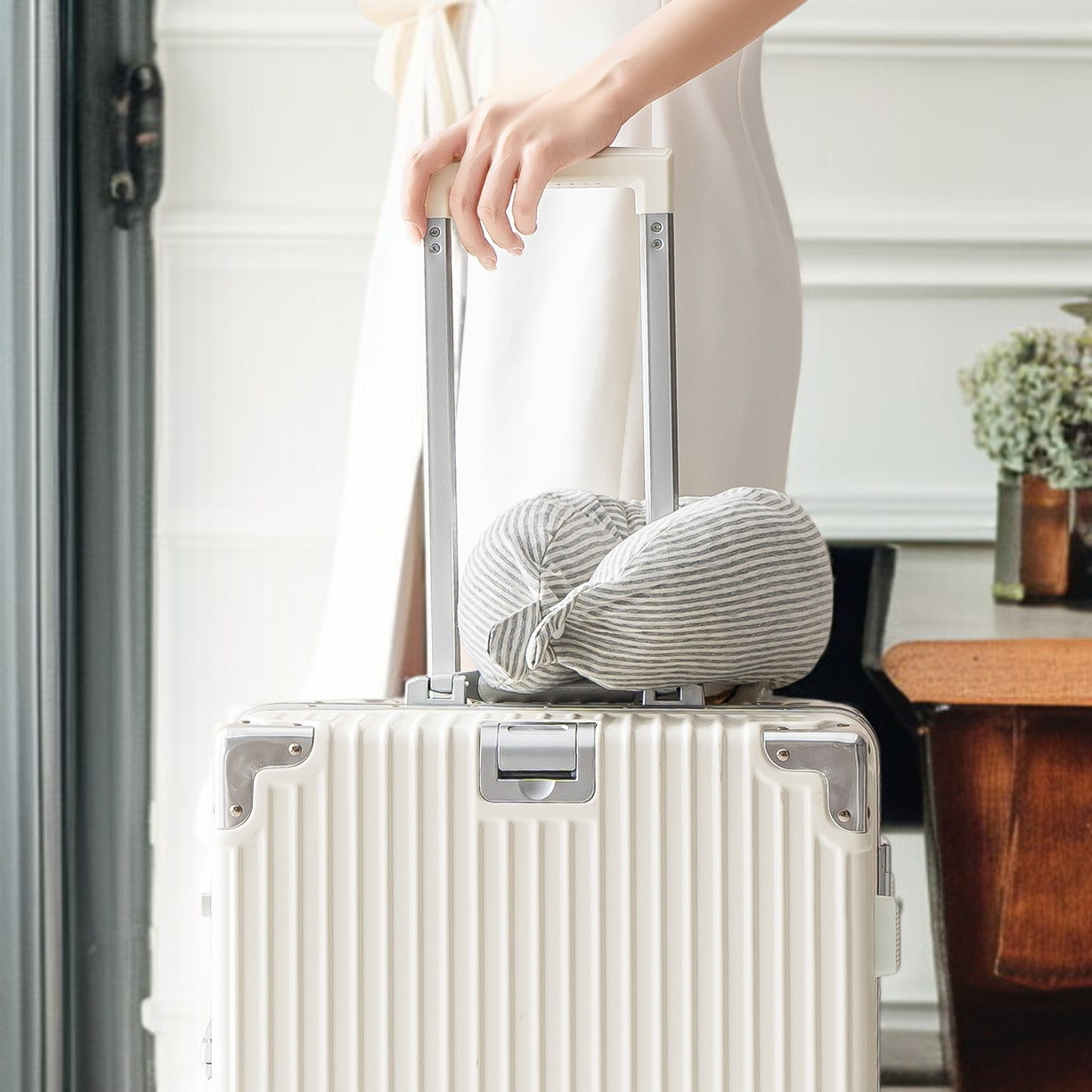 首をしっかり支える昼寝枕