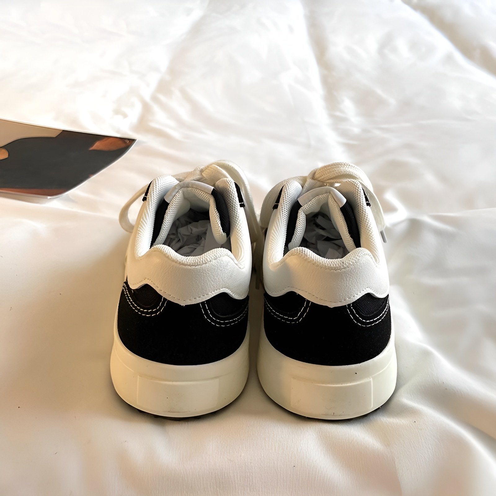 レトロな香港スタイルのカジュアルシューズ、黒のキャンバスシューズ、レディースカジュアルシューズ、新しいスタイルのニッチなデザインの学生シューズ、オールマッチのボードシューズ、レディースイントレンドのカ