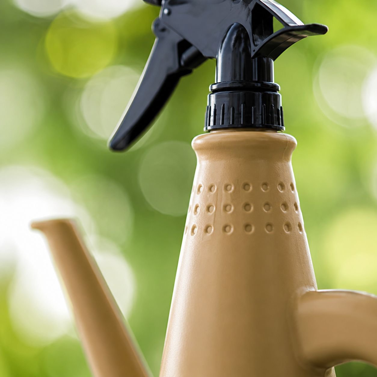 Durable plastic spray pot for home gardening